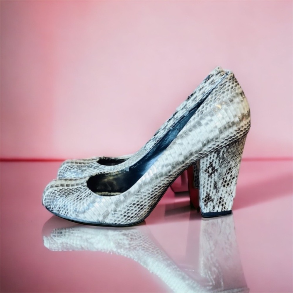 🤍VINCE CAMUTO Snakeskin Round-Toe Pumps Size 10🤍